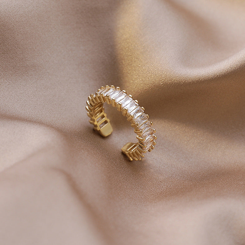 Nike’s Edge – Geometric Gleam