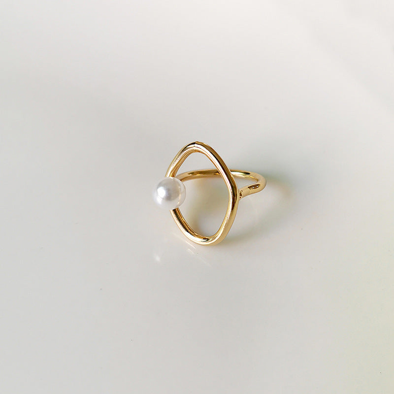 Aether’s Embrace – Sculptural Pearl