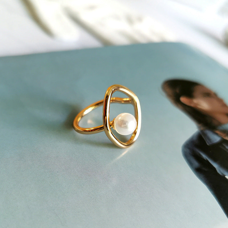 Aether’s Embrace – Sculptural Pearl